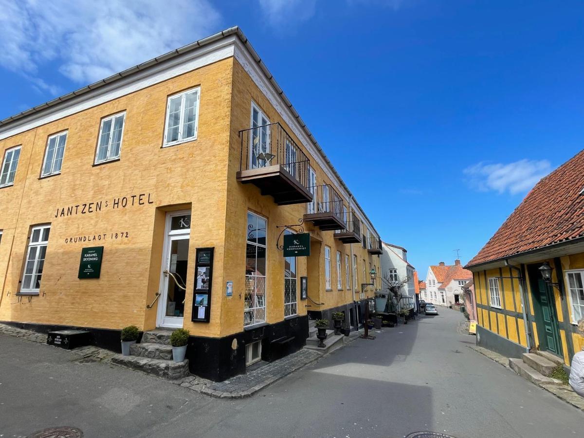 Jantzens Hotel Gudhjem Luaran gambar